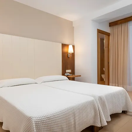 Hotel Cala Bona Отель Кала Бона